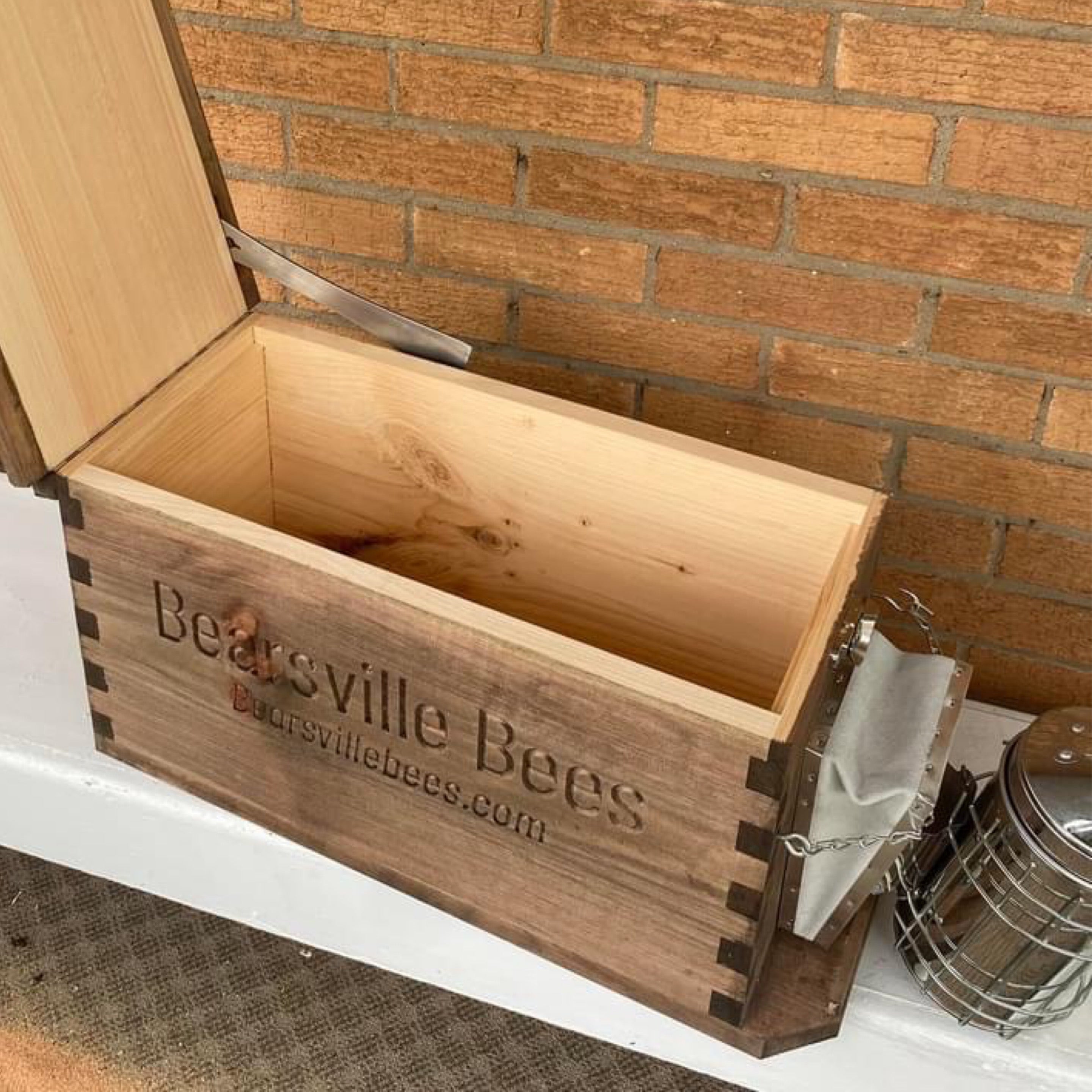 Apiary Tool Box - With Tools image