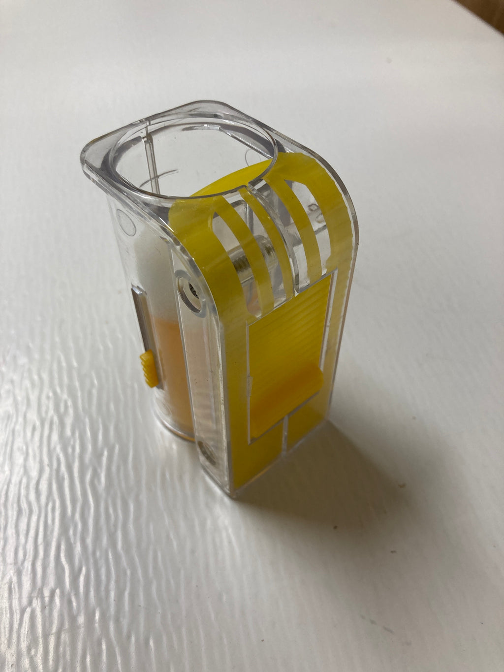 Queen Catcher - one handed image 1